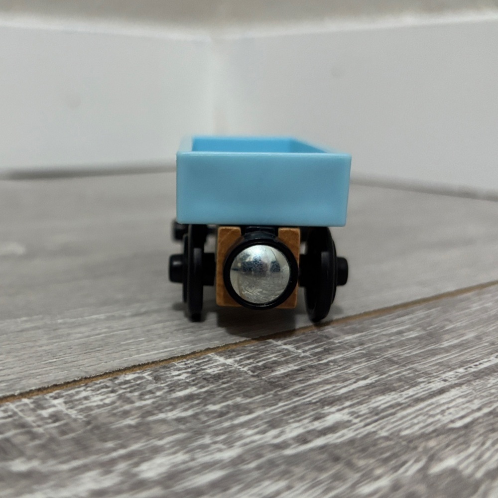 Thomas & Friends Snowy Rails Cargo Car - Picture 3 of 9
